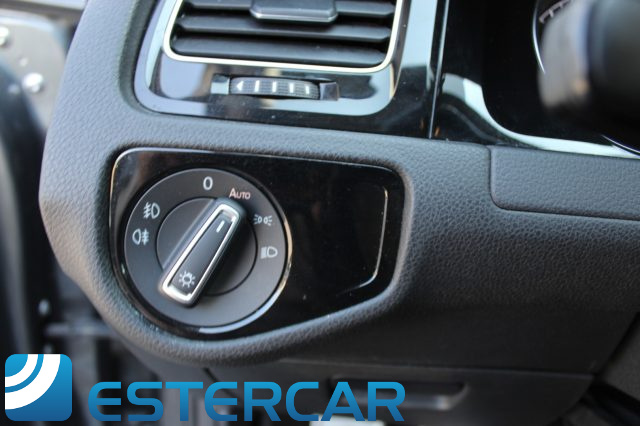 VOLKSWAGEN Golf usata, con USB