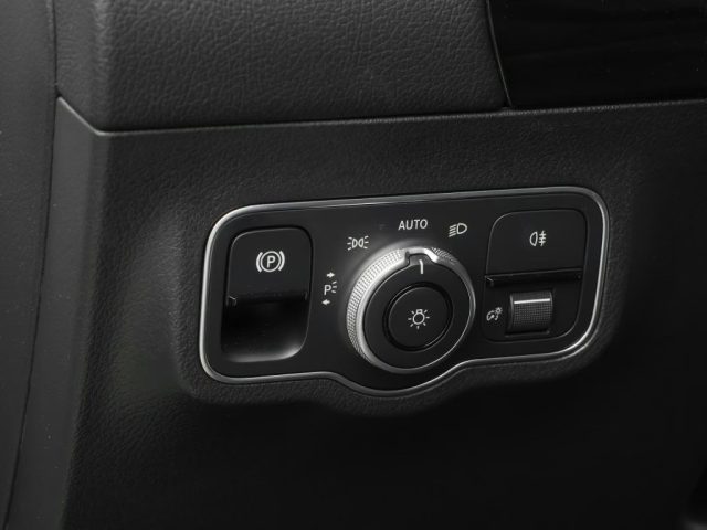 MERCEDES-BENZ GLA 180 usata, con Fendinebbia
