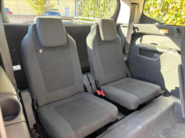 PEUGEOT 5008 usata, con Park Distance Control