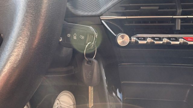 PEUGEOT 2008 usata, con Bluetooth