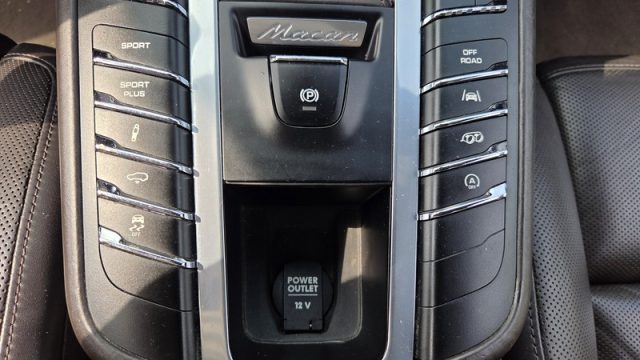 PORSCHE Macan usata, con Leve al volante