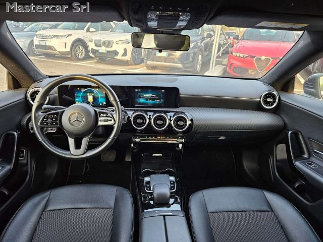 MERCEDES-BENZ CLA 200 usata, con Sedile posteriore sdoppiato