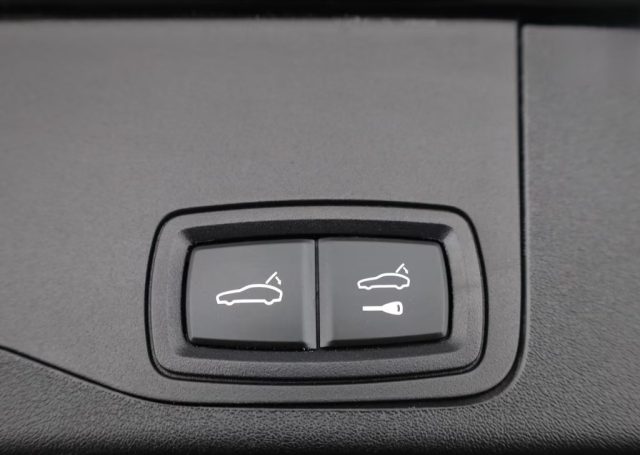 PORSCHE Taycan usata, con Volante in pelle