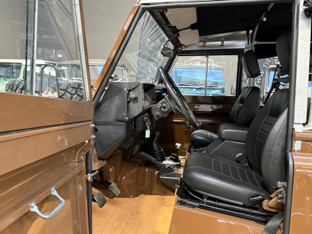 LAND ROVER Defender usata 7