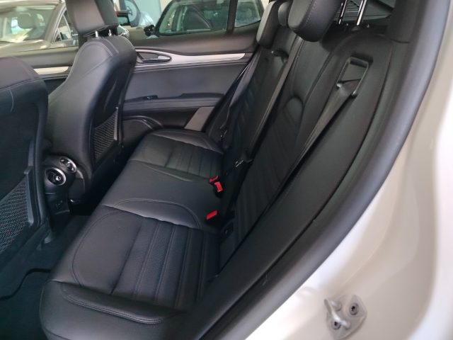 ALFA ROMEO Stelvio usata, con Autoradio digitale