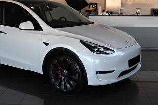 TESLA Model Y usata, con Boardcomputer