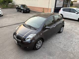 TOYOTA Yaris usata, con Sedile posteriore sdoppiato
