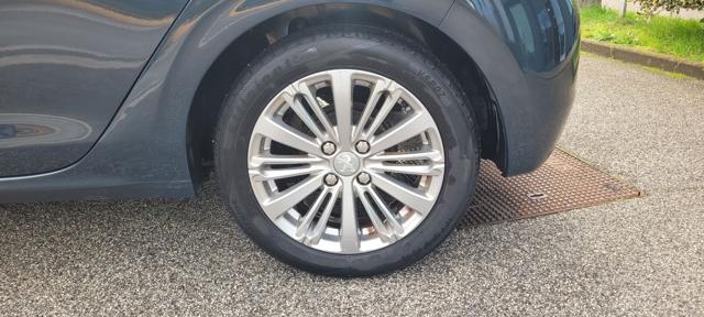 PEUGEOT 208 usata, con Alzacristalli elettrici
