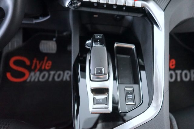 PEUGEOT 5008 usata, con Park Distance Control