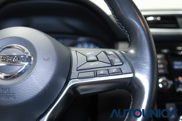 NISSAN Qashqai usata, con Fari LED