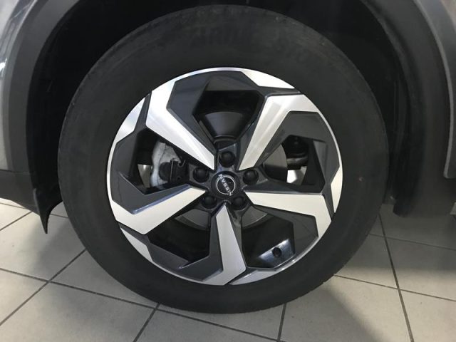 NISSAN Qashqai usata, con Fari LED