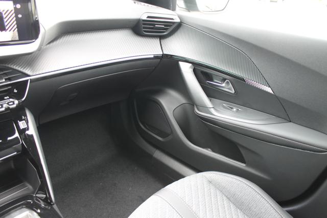 PEUGEOT 2008 usata, con Leve al volante