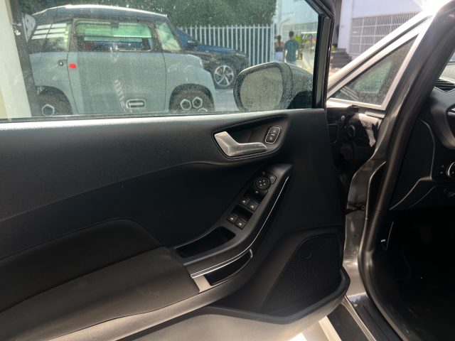 FORD Fiesta usata, con Sensori di parcheggio posteriori