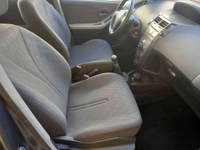 TOYOTA Yaris usata 14