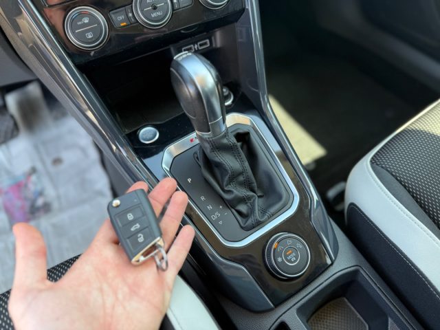 VOLKSWAGEN T-Roc usata, con Sensori di parcheggio posteriori
