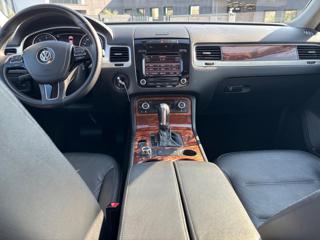 VOLKSWAGEN Touareg usata, con Autoradio