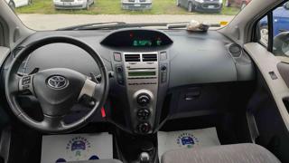 TOYOTA Yaris usata, con Lettore CD