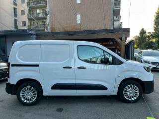 TOYOTA Proace City usata, con Autoradio