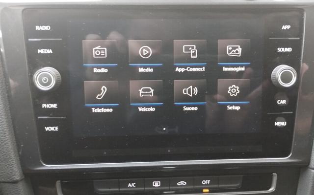 VOLKSWAGEN Golf usata, con USB