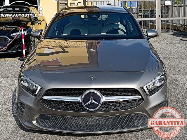 MERCEDES-BENZ A 180 usata, con Fari LED