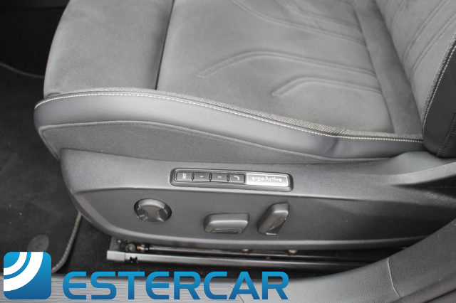 VOLKSWAGEN Golf usata, con USB