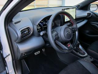 TOYOTA Yaris usata, con Specchietti laterali elettrici