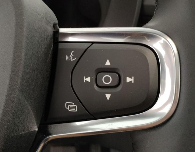 VOLVO XC40 usata, con Volante in pelle