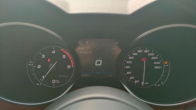 ALFA ROMEO Stelvio usata, con Gancio traino