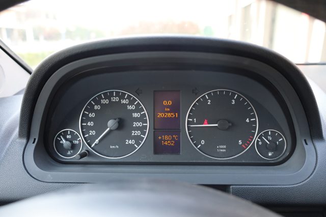 MERCEDES-BENZ A 180 usata 29