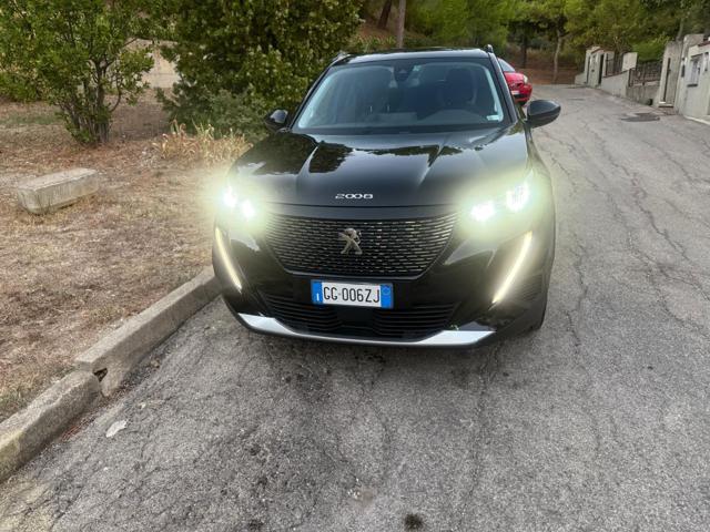 PEUGEOT 2008 usata, con Airbag