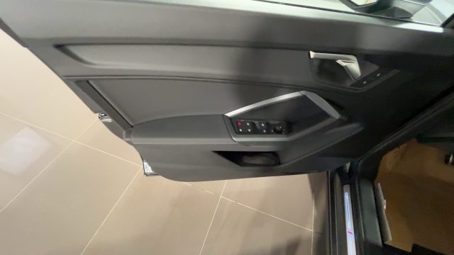 AUDI Q3 usata, con Sensori di parcheggio posteriori