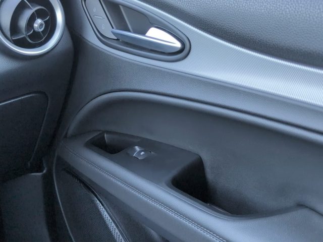 ALFA ROMEO Stelvio usata, con Sensori di parcheggio posteriori