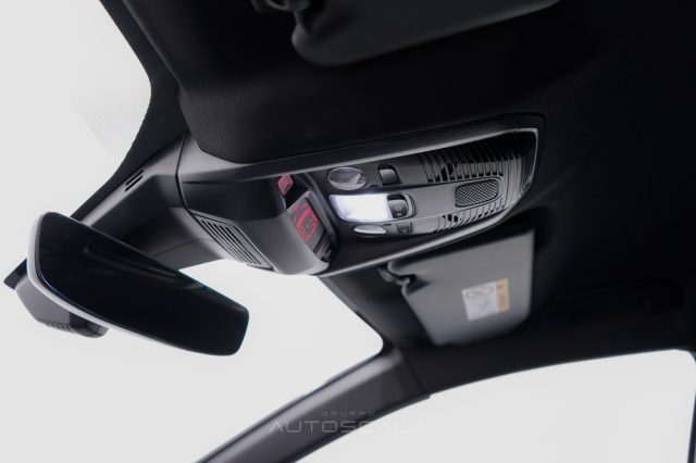 PEUGEOT 5008 usata, con Fari LED