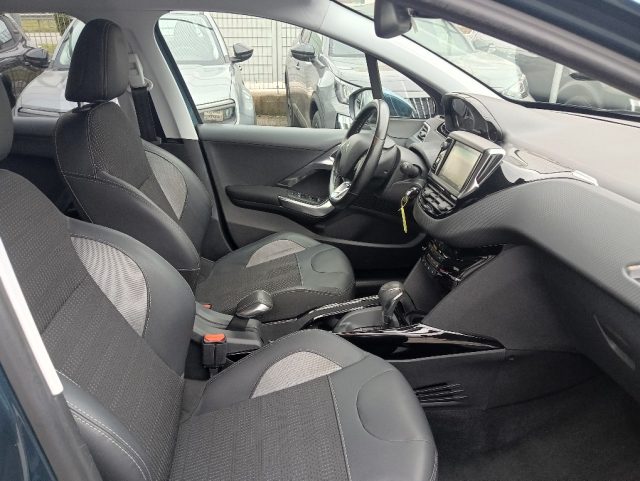 PEUGEOT 2008 usata, con Sistema di navigazione