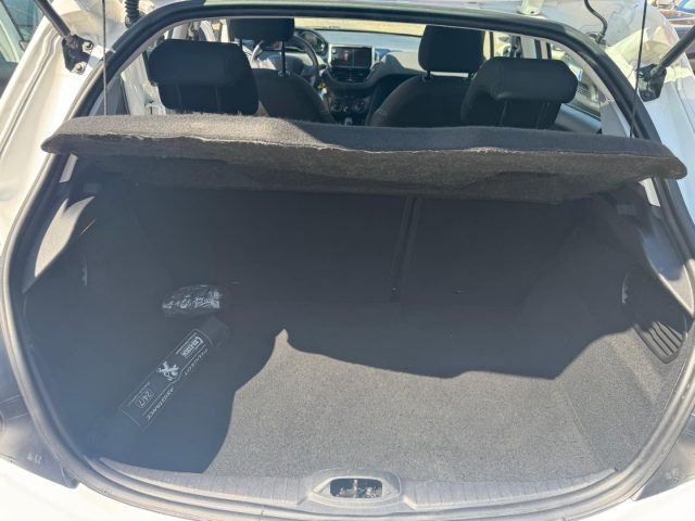 PEUGEOT 208 usata, con USB