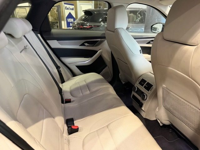 JAGUAR F-Pace usata, con Climatizzatore