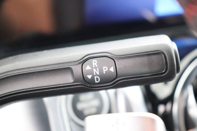 MERCEDES-BENZ GLB 200 usata, con Controllo trazione