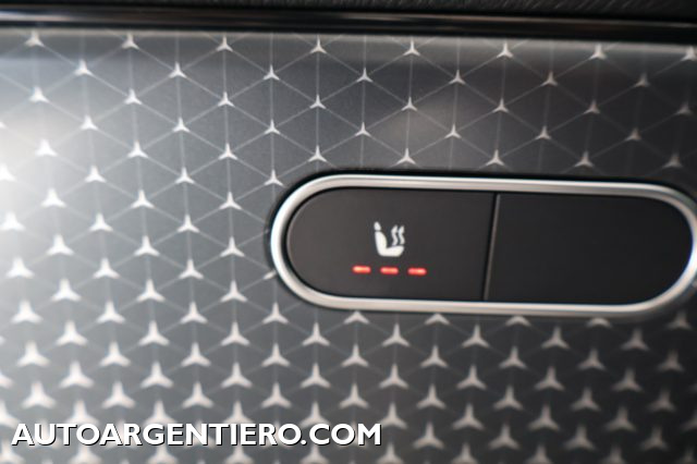 MERCEDES-BENZ GLA 180 usata, con Cerchi in lega