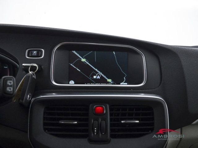VOLVO V40 Cross Country usata 13