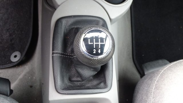 VOLKSWAGEN New Beetle usata 104