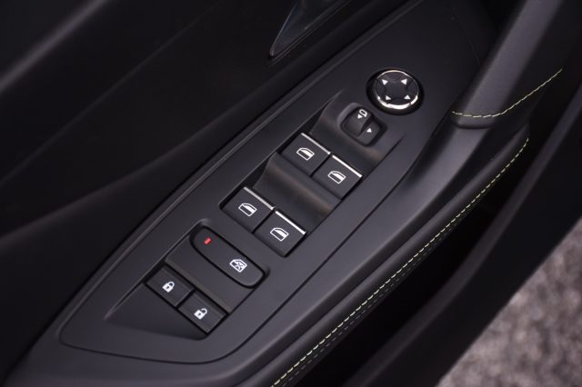 PEUGEOT 408 usata, con Servosterzo