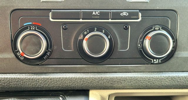 VOLKSWAGEN Transporter usata, con Touch screen