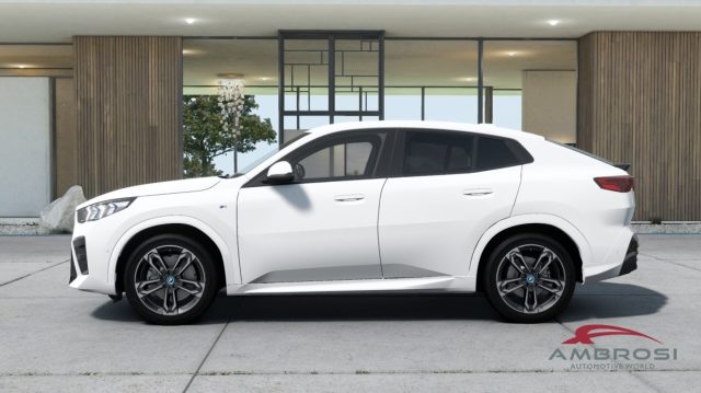BMW iX2 usata 2