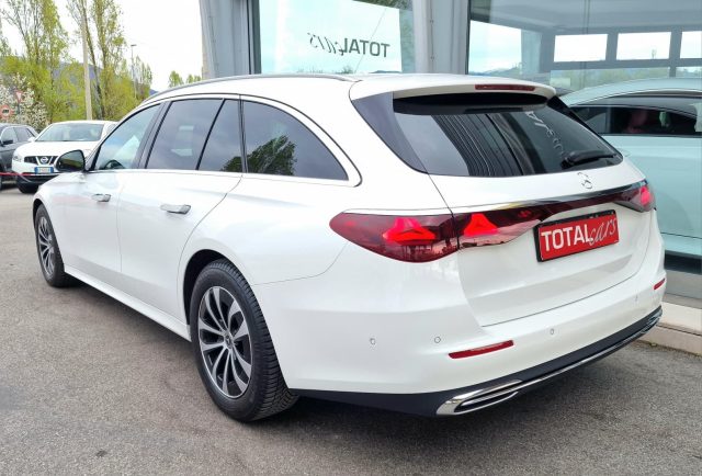 MERCEDES-BENZ E 220 usata, con Boardcomputer