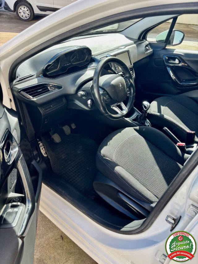 PEUGEOT 208 usata, con Autoradio