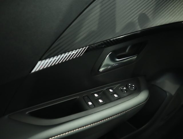 PEUGEOT 208 usata, con Sensori di parcheggio posteriori