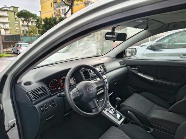 TOYOTA Corolla usata, con Autoradio