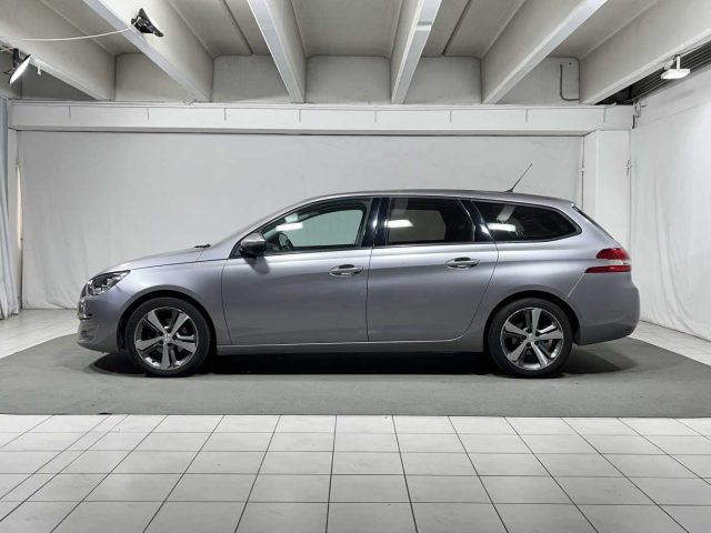PEUGEOT 308 usata, con Airbag