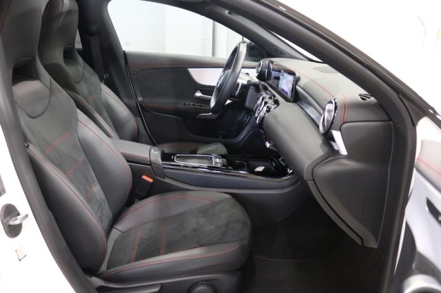MERCEDES-BENZ CLA 220 usata, con Fari LED