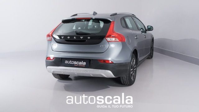 VOLVO V40 Cross Country usata, con Autoradio